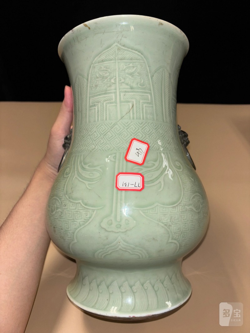 清乾隆 粉青釉模印兽面纹双耳瓶 - 图4